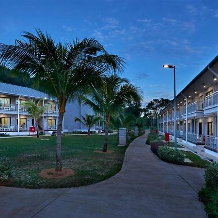 Royale Chulan Cherating Chalet Екстериор снимка