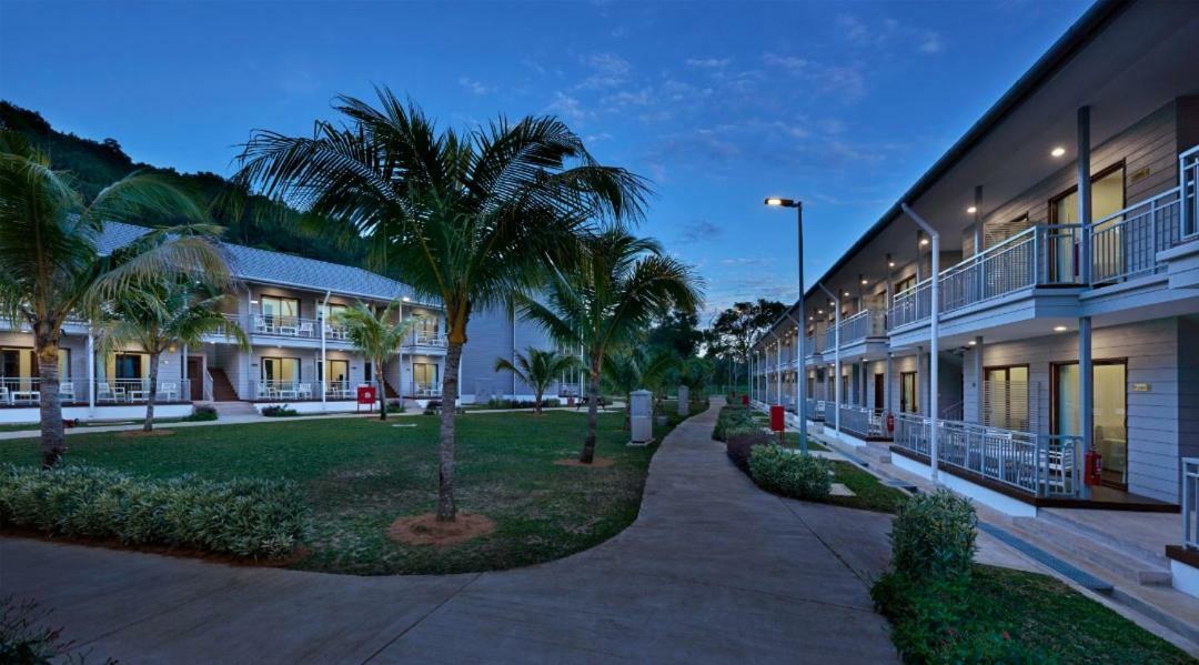 Royale Chulan Cherating Chalet Екстериор снимка